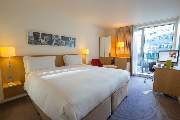 Bedroom 3, DoubleTree by Hilton Hotel London -Tower of London, London