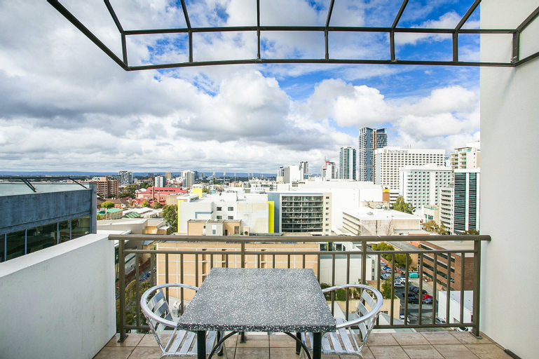 Exterior & Views 6