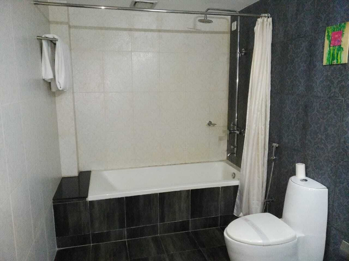 Bathroom, Hotel MD's Continental, Jorhat