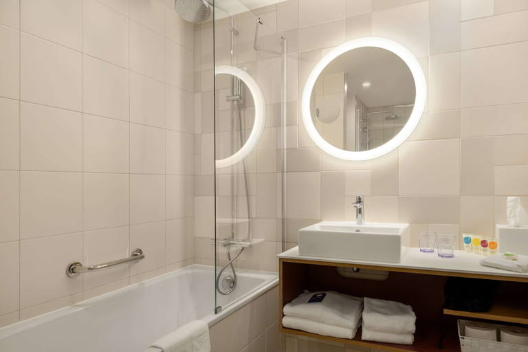 Bathroom 5, Hyatt House Paris Charles de Gaulle Airport, Val-d'Oise