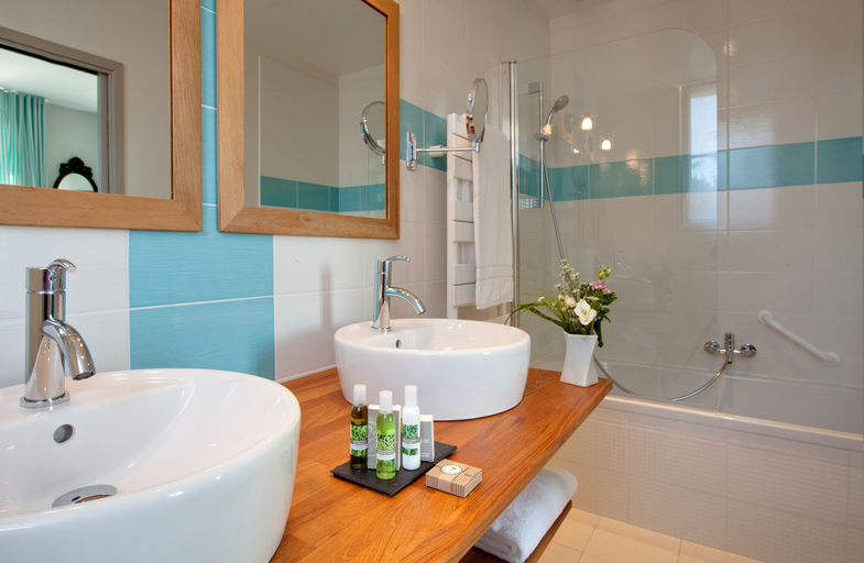 Bathroom 4, La Ramade, Manche