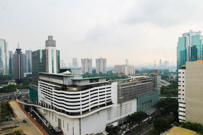 Exterior & Views 27
