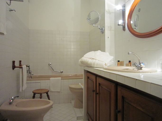 Bathroom 5, Hostellerie de la Bouriane, Lot