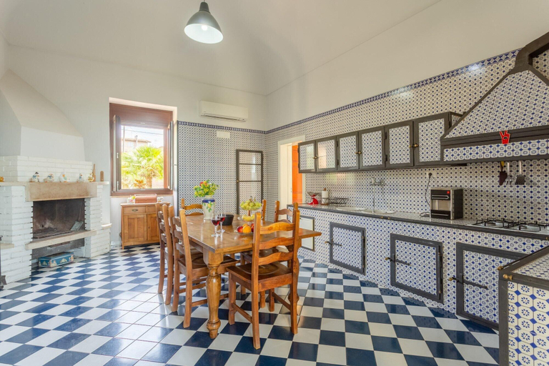 Food & Drinks 5, Villa Palazzola Large Private Pool Sea Views A C Wifi - 2886, Ragusa