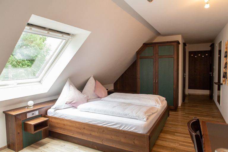 Bedroom 4, Hotel Restaurant Auerhahn, Calw