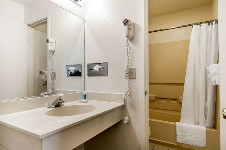 Bathroom 4, Rodeway Inn Wine Country, Sonoma
