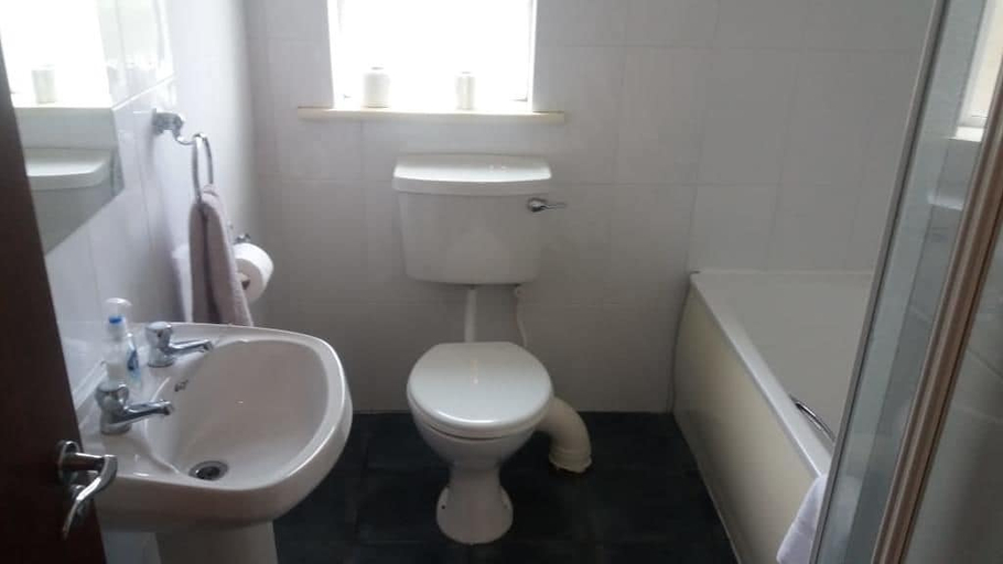 Bathroom 3, Waterlane Apartments