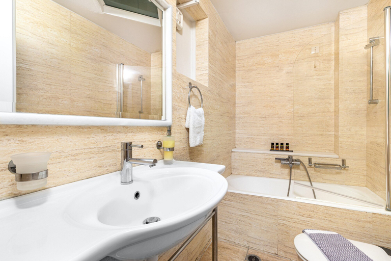 Bathroom 5, Sun Beach Apartments, Crete
