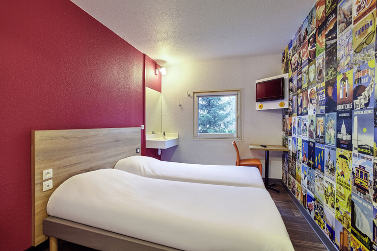 Bedroom 2, hotelF1 Chilly-Mazarin Les Champarts, Essonne
