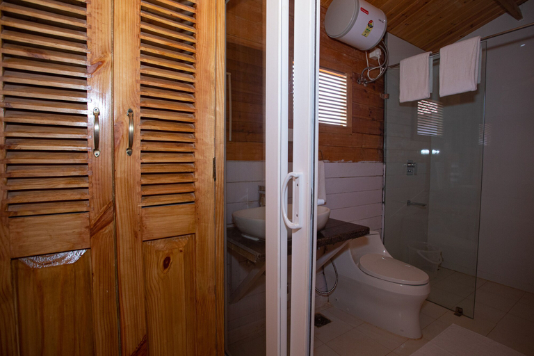 Bathroom 3, DALLAS BEACH RESORTS, North Goa