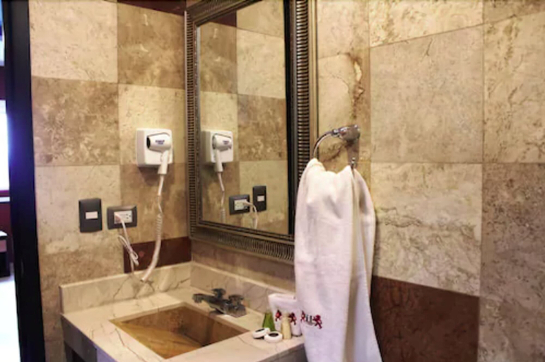 Bathroom 3, Hotel Leones, San Andrés Cholula