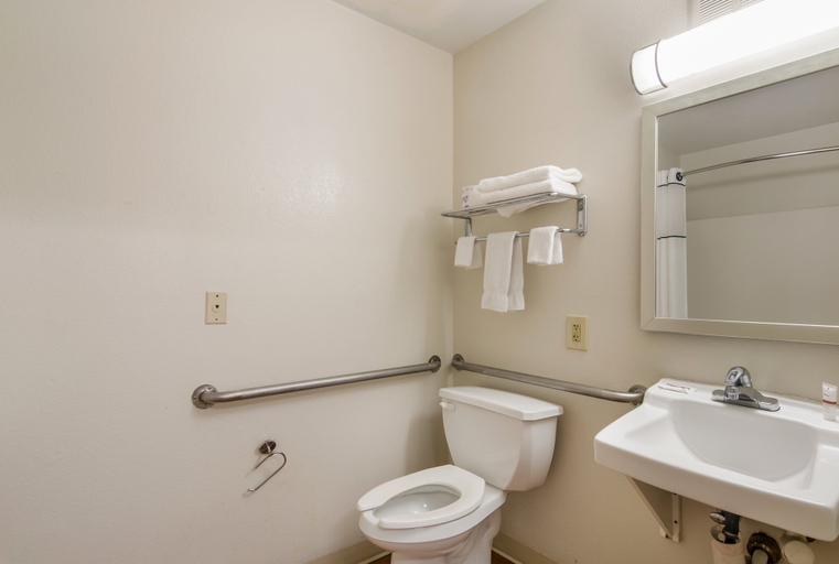Bathroom 3, HomeTowne Studios Denver - Airport/ Aurora, Adams