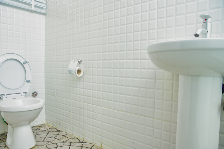 Bathroom 3, Sicily Luxury Suites, Kosofe