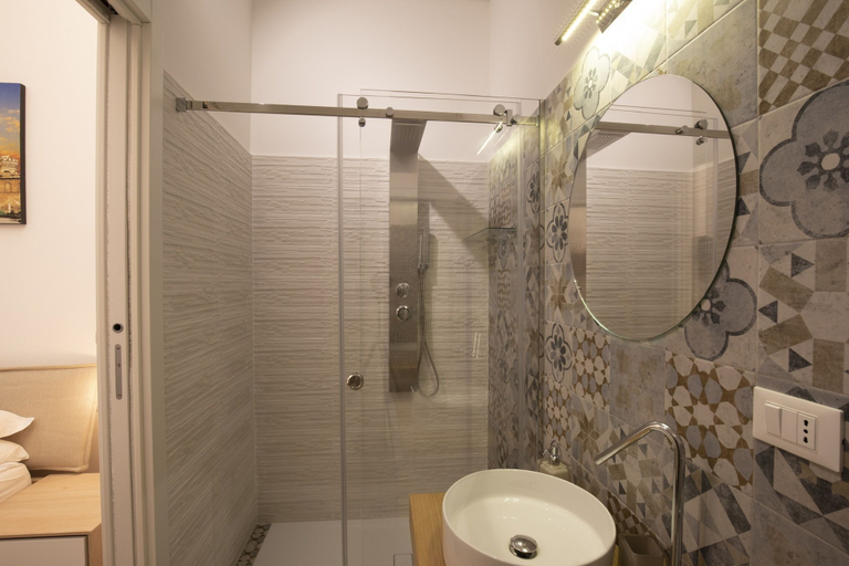 Bathroom 5, Sammartino suite, Palermo