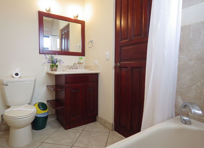 Bathroom 4, The Oaks Tamarindo Condominiums, Santa Cruz
