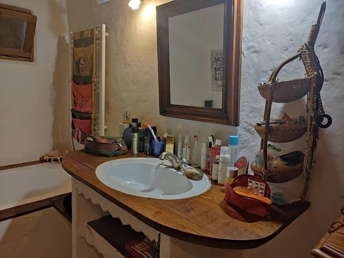Bathroom, 2800 Chemin du Landre, Gard