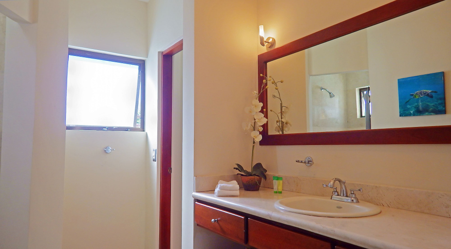Bathroom 4, The Oaks Tamarindo Condominiums, Santa Cruz