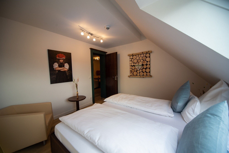 Bedroom 5, Hotel Restaurant Auerhahn, Calw