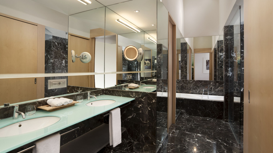 Bathroom 3, Hotel Marqués de Riscal, a Luxury Collection Hotel, Elciego, Álava