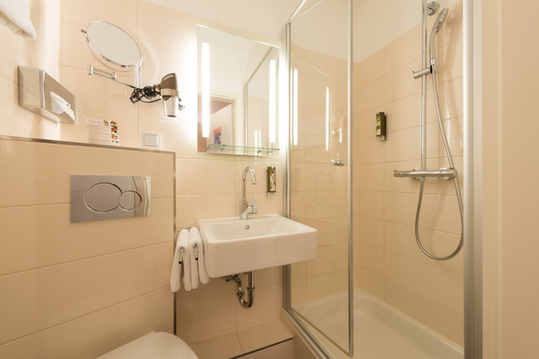 Bathroom 4, Heikotel Hotel Windsor, Hamburg