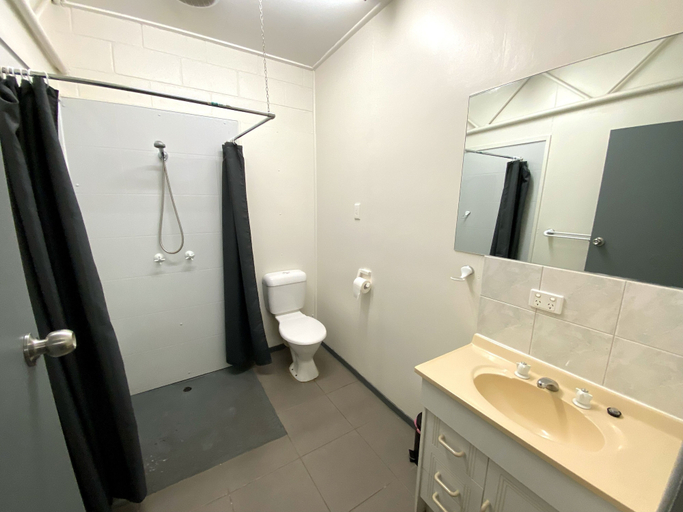 Bathroom 3, Bundaberg Park Village, Bundaberg
