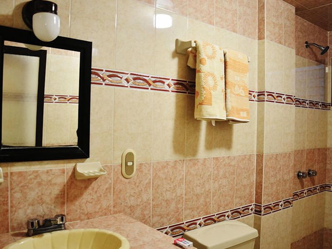 Bathroom 3, Hotel Posada Kenmar, Calpan