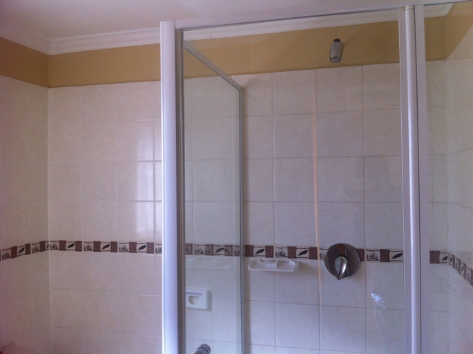 Bathroom, Cactus Inn, Gaborone