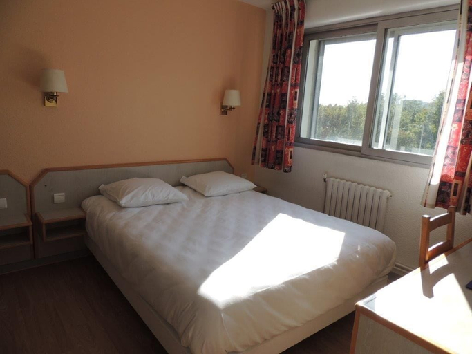 Bedroom 3, Hotel Le Sully, Vendée