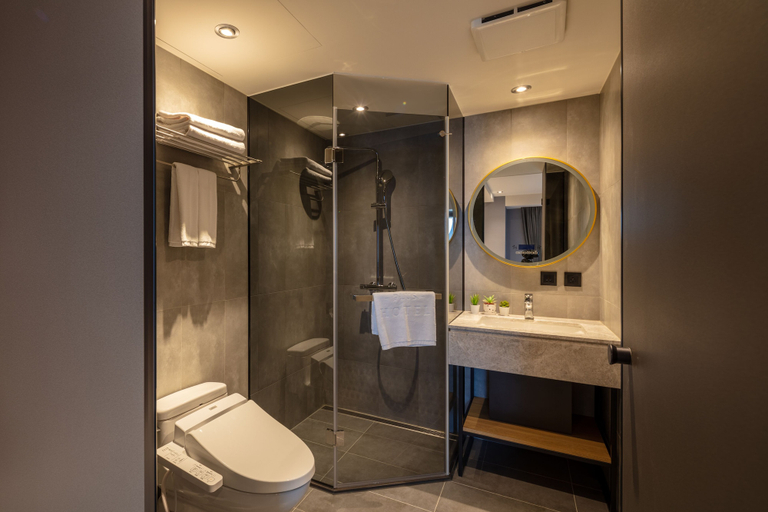 Bathroom 5, Roaders Plus Hotel Taipei Station, Taipei City