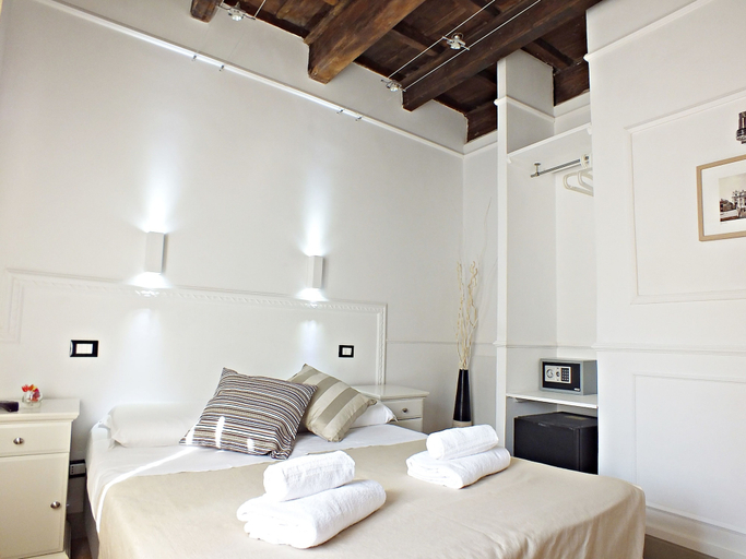Others 5, Domus Ester Roma, Rome