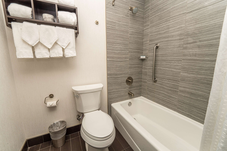 Bathroom 5, Hampton Inn San Francisco Downtown/Convention Center, San Francisco