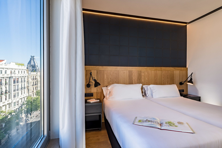 Bedroom 4, H10 Puerta de Alcalá 4* Sup, Madrid