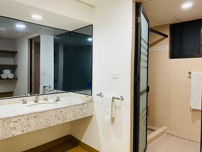Bathroom 4, Hotel San Lucas, Mexico City