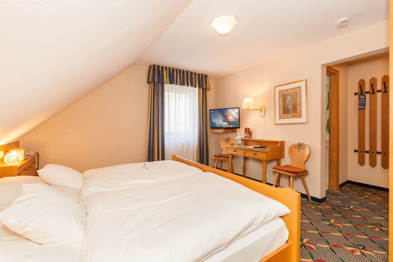 Bedroom 3, Landgasthof Hotel Hirsch, Freudenstadt
