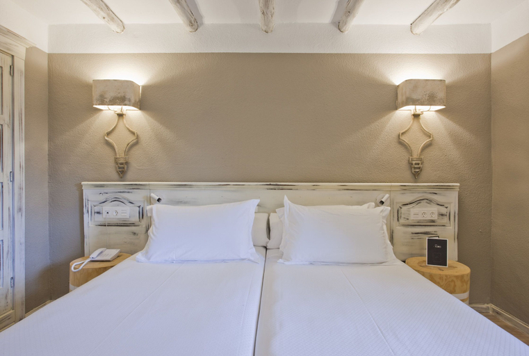 Bedroom 3, Hotel Luze El Toro, Navarra