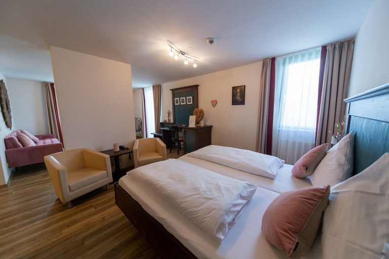 Bedroom 4, Hotel Restaurant Auerhahn, Calw