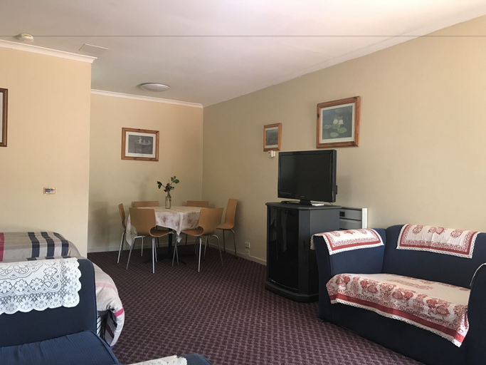 Others 5, Carnegie Motor Inn, Melbourne
