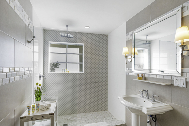 Bathroom 5, Henrosa Hotel, Miami-Dade