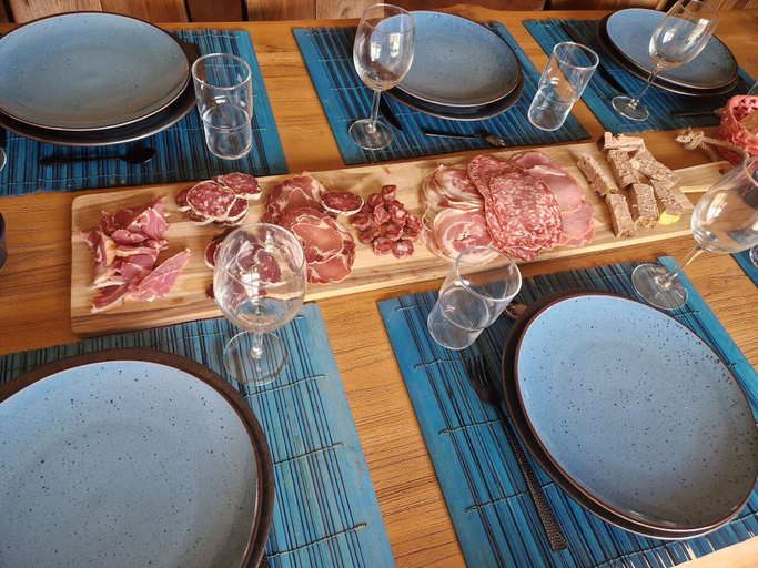 Food & Drinks 5, 2800 Chemin du Landre, Gard