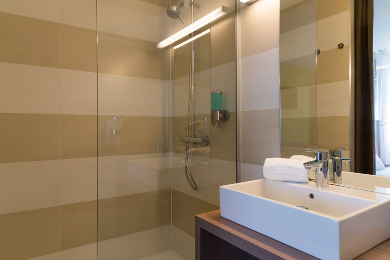 Bathroom 4, The Originals City, Hôtel Ecoparc, Hérault