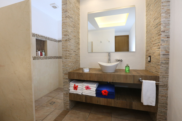 Bathroom 5, Hotel Playa Azul Cozumel, Cozumel