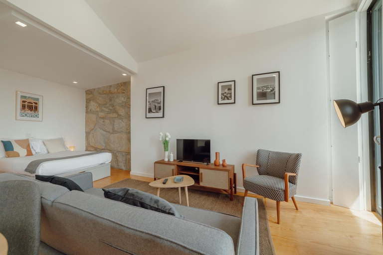 Bedroom 2, Courtyard Oporto Design Apartment F, Porto