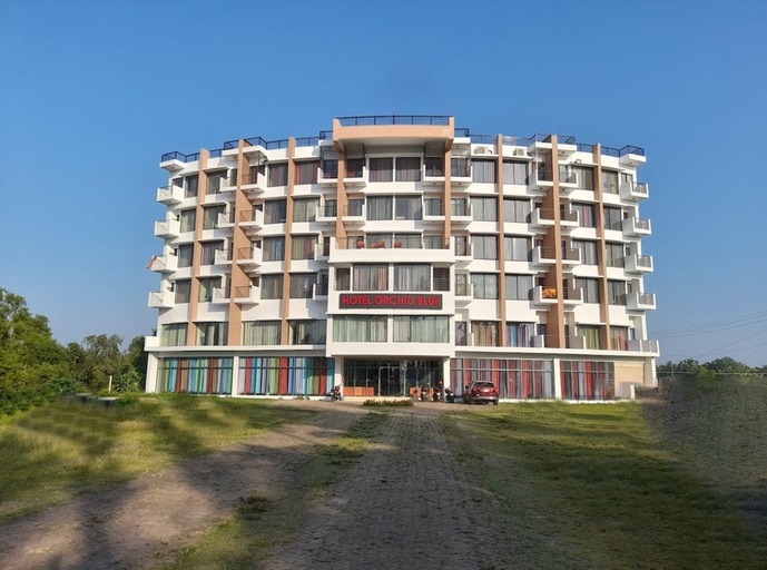 Exterior & Views