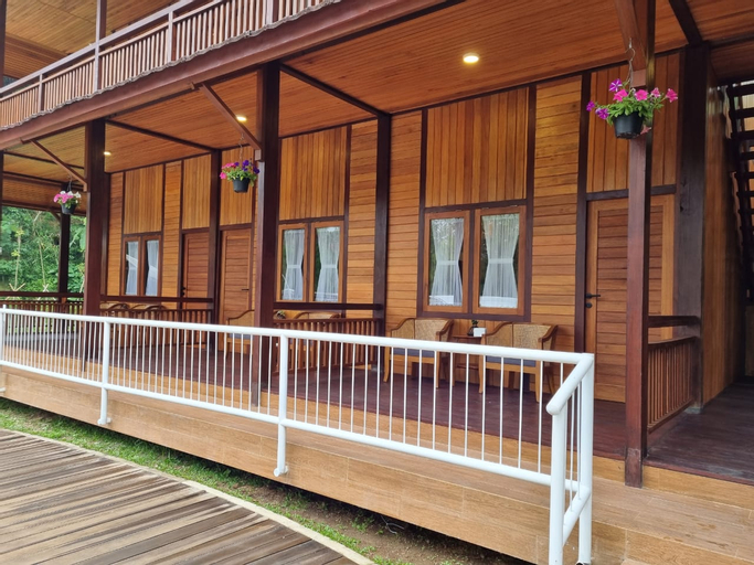 Exterior 5