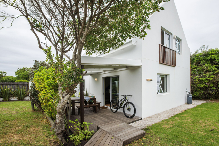 Exterior & Views 3
