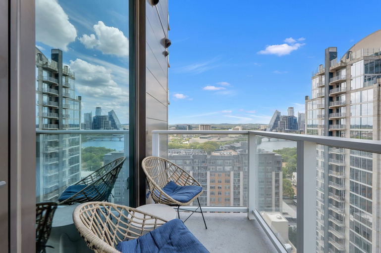 Exterior & Views 4