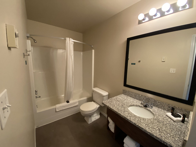 Bathroom 4, Lake Cowichan Lodge, Cowichan Valley