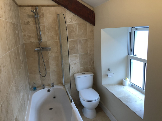 Bathroom 5, Picton House Hotel, Carmarthenshire