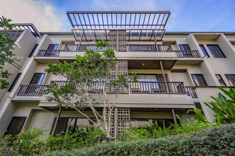 Exterior & Views 12