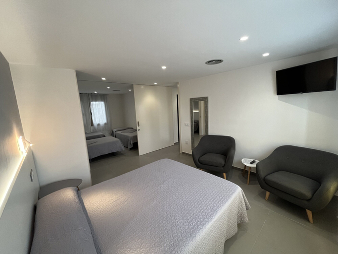 Bedroom 4, Hostal Tarrés, Girona